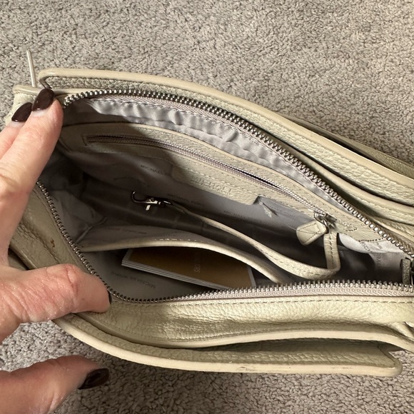 MICHAEL KORS ASTOR STUDDED LEATHER CROSSBODY MESSENGER BAG - Picture 4 of 5